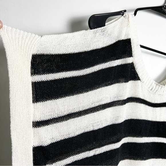 Love‎ Culture - Black & White Striped Sweater Cold Shoulder - Sz. M/L - Picture 4 of 4
